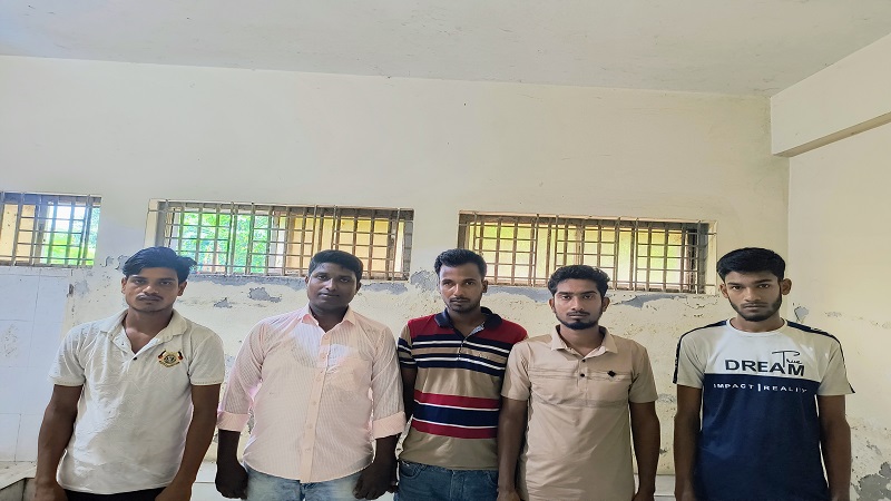 চাঁপাইনবাবগঞ্জে বাবার নিকট পাওনা টাকাকে কেন্দ্র করে ছেলেকে অপহরণ,অপহৃত উদ্ধার,৫ অপহরণকারী গ্রেপ্তার